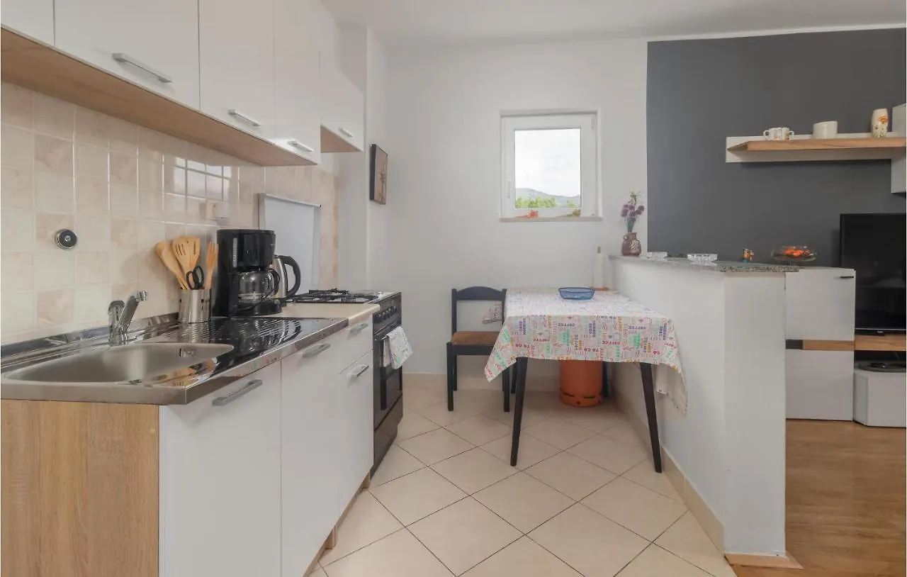 2 Bedroom Stunning Apartment In Novi Vinodolski 0*,