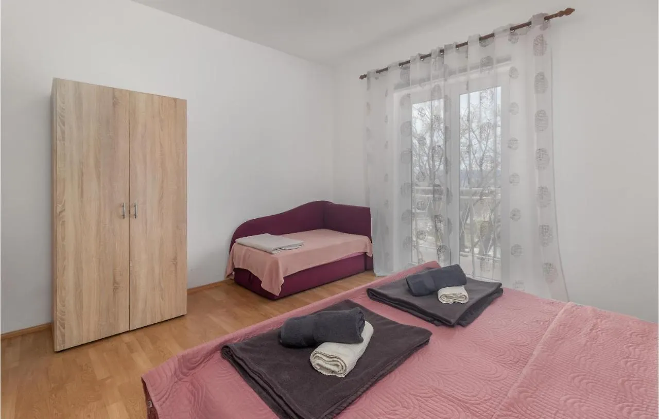 2 Bedroom Stunning Apartment In Novi Vinodolski 0*,